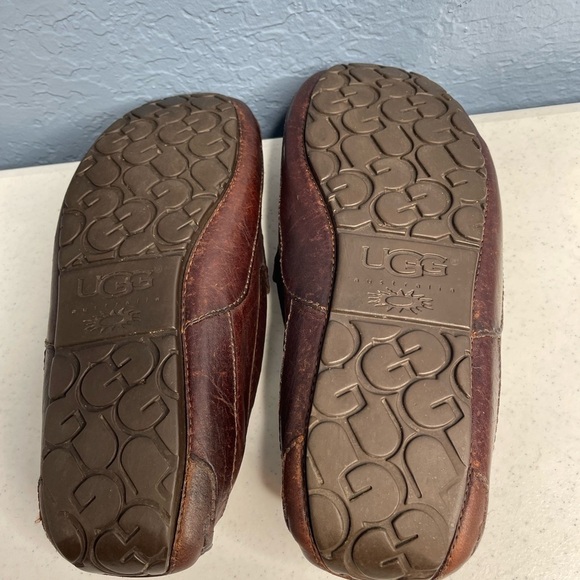 UGG men Ascot brown leather Sherpa loafer driving slipper size 11 rubber sole main image 11